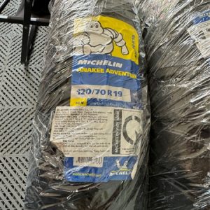 LỐP TRƯỚC BMW GSR 1200 MICHELIN ANAKEE ADVENTURE 120/70R19 M/C 60V 993727